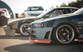 Автомобили на уличных гонках