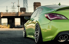 Нежно зеленый спортивный автомобиль