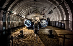 Скоростной автомобиль Thrust SSC в ангаре