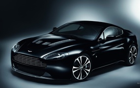 Великолепный черный Астон Мартин
