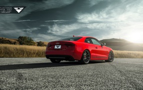 Вид сзади на красный Audi S5 Vorsteiner