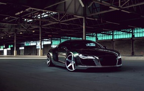 Стильный черный Audi R10