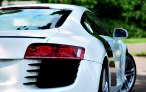 Rear view of the white Audi R8