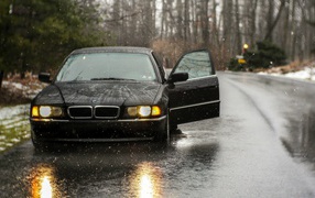 BMW 750 E38 in the rain
