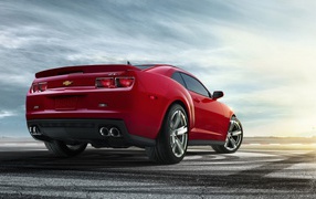 Красный Шевроле на автотреке