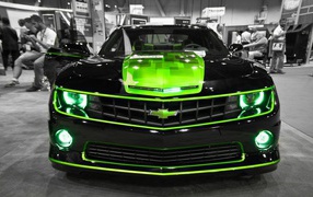 Черно зеленый Chevrolet Camaro