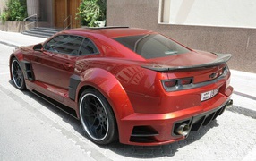 Красный Chevrolet Camaro Guyver