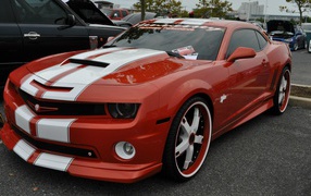 Красный Chevrolet Camaro Z28