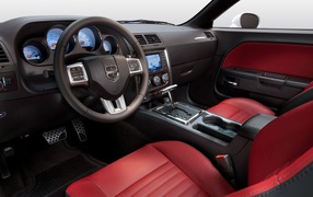 Кожаный салон автомобиля Додж