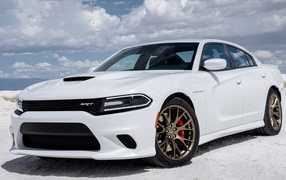 Современный автомобиль Dodge Charger SRT