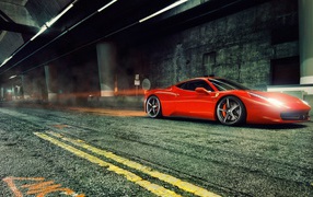 Итальянский автомобиль Феррари