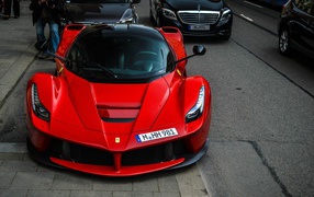 Спортивный автомобиль Ferrari LaFerrari