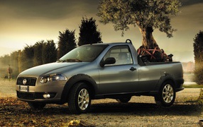 Серый Fiat Strada