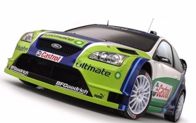 Спортивный Форд с рекламой спонсоров