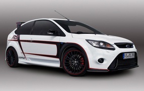 Новый белый Форд на сером фоне