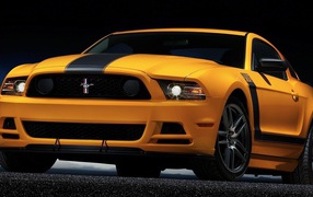 Оранжевый Ford Mustang Boss 302 Laguna Seca
