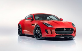 Красный Jaguar на белом фоне