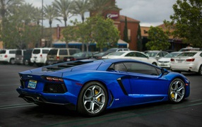 Blue Lamborghini Aventador LP 700-4