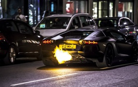 Огненный выхлоп Lamborghini Aventador LP 700-4