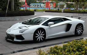 Белый Lamborghini Aventador LP 700-4
