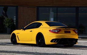 Yellow Maserati, rear view