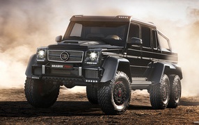 Черный трехосный Мерседес Gelenvagen