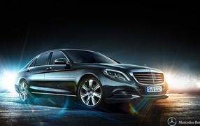 Великолепный черный Mercedes-Benz S Class