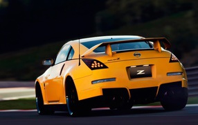 Yellow sports Nissan 350Z