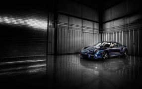 Porsche 911 Turbo in the iron hangar