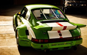 Автомобиль Porsche 911 для уличных гонок