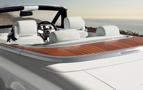 Белый салон кабриолета Rolls-Royce Phantom