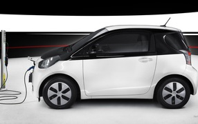 Зарядка электрического авто Toyota IQ