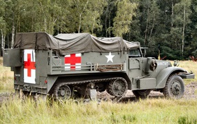 Medical military vehicle