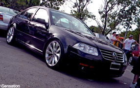Черный автомобиль Volkswagen Bora