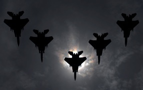 Отряд из пяти истребителей Ф-15