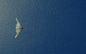 Самолет над водой