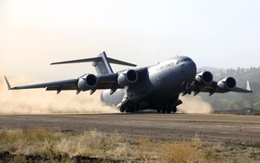 C-17 Globmaster совершил успешную посадку