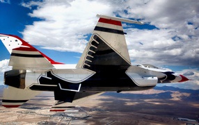 Истребитель Ф-16 Сокол