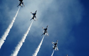 Самолеты взлетают вертикально вверх