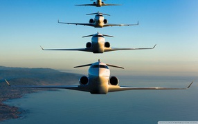 Ровный строй самолетов