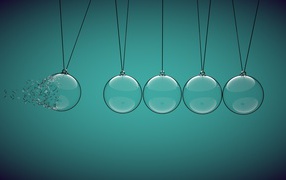 Разбился стеклянный шар на веревке