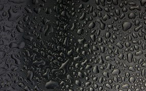 Капли конденсата, черный фон