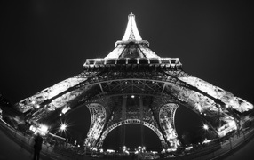 Черно белое фото Эйфелевой Башни