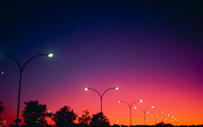 Городские фонари на вечерней заре