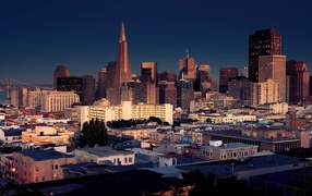 Вечерние небоскребы города Сан-Франциско