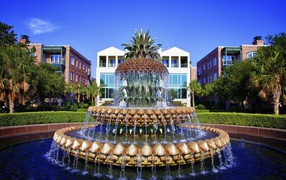 Фонтан в виде ананаса