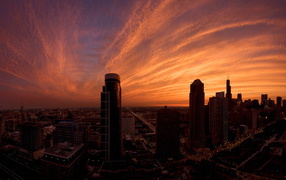 Светящиеся облака над городом