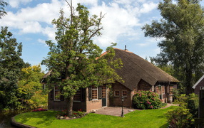 Дом с садом