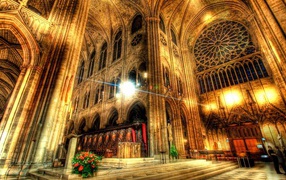 Интерьер величественного католического собора