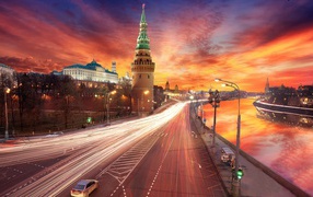 Оранжевый закат  в Москве